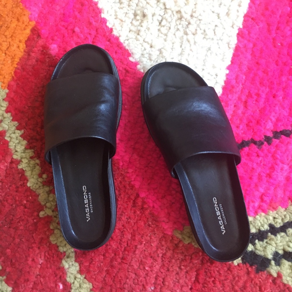 Vagabond Shoemakers black leather Erin slides